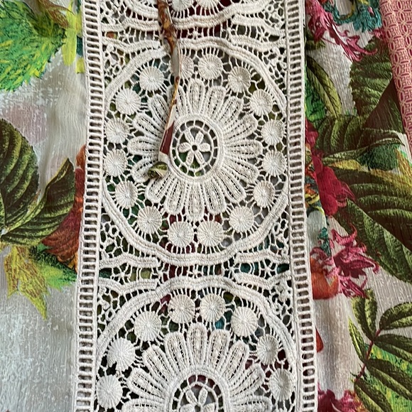 Anthropologie NEW condition Floral and crochet blouse . SZ Large . By Meadow Rue - Picture 8 of 8